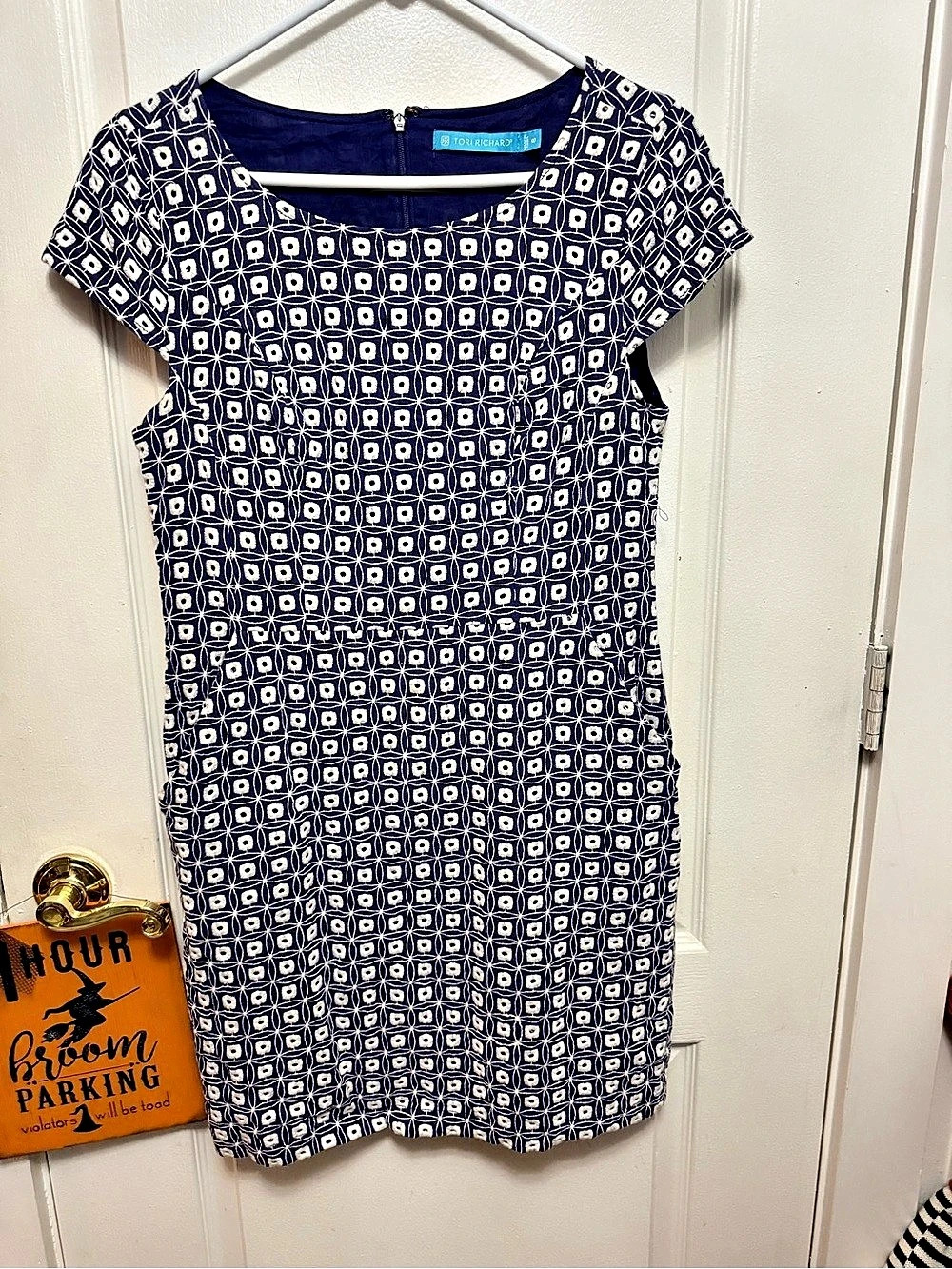 Tori Richard Navy White Geometric Embroidered Short Sleeve Sheath Dress Size 8